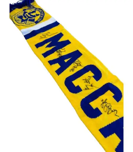 צעיף צמר 'MACCABI TEL AVIV' חתום על ידי שחקני מכבי תל אביב