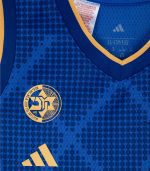 חולצת רטרו adidas כחולה 1977 חולצת רטרו adidas כחולה 1977