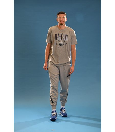 מכנסיים ארוכים ADIDAS Z.N.E אפור בוגרים 2025-26 מכנסיים ארוכים ADIDAS Z.N.E אפור בוגרים 2025-26