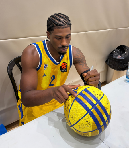 Maccabi Tel Aviv Sign Basketball